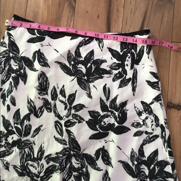 Tommy Hilfiger Black & White Floral Skirt, Sz 6 - Picture 2 of 3
